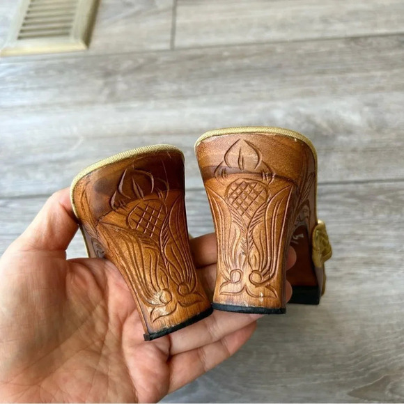 Vintage LM Gold Wooden Hand  Tooled Heel Slipper Sandals - Picture 11 of 14